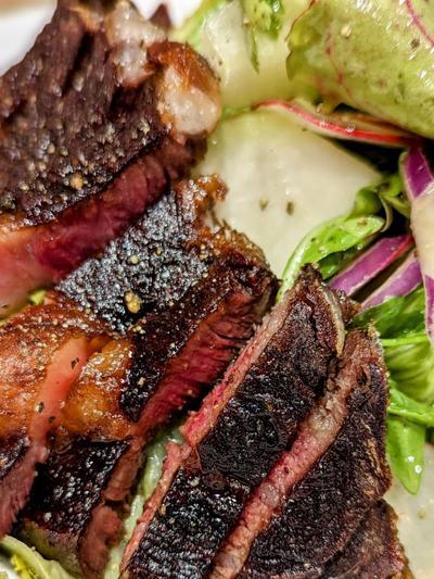 יש הרבה המבורגרים טובים בעיר, ולא מעט מצוינים, ויש את זה