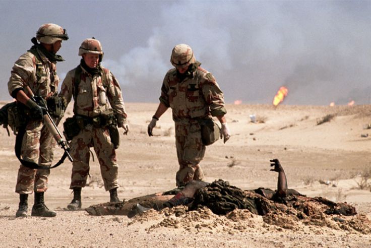 Gulf War US soldiers inspect the remains of an Iraqi soldier