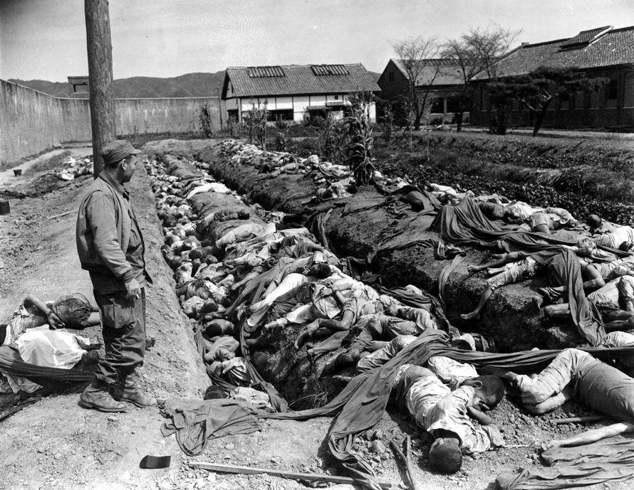 Korean War Bodies of some 400 Korean civilians lie in and around trenches in Taejon's prison yard during the Korean War in Sept. 1950.