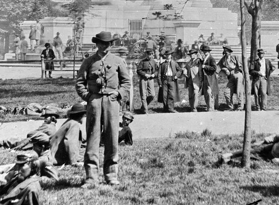 Civil War For a brief period after Lee's surrender, Union and Confederate soldiers freely intermingled at Richmond's Capitol Square.