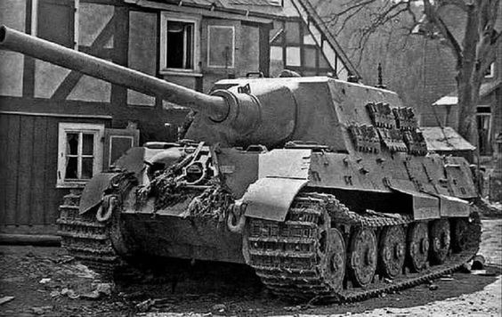 World War2 Primary weapon PaK 44 L  55 128 mm