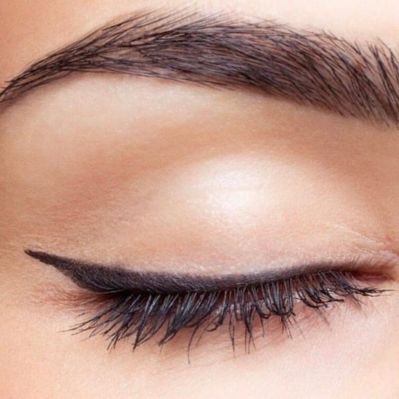 השתלת ריסים וגבות לצמיתות