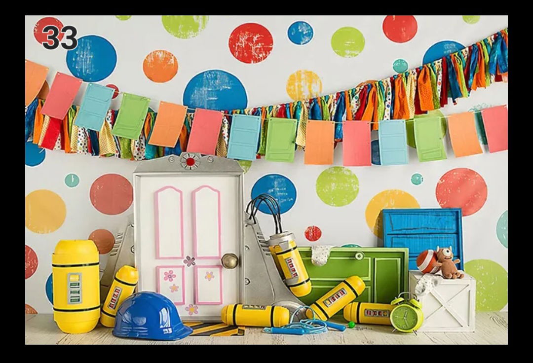 בסטודיו מגוון גדול של רקעים לבחירתכם. 