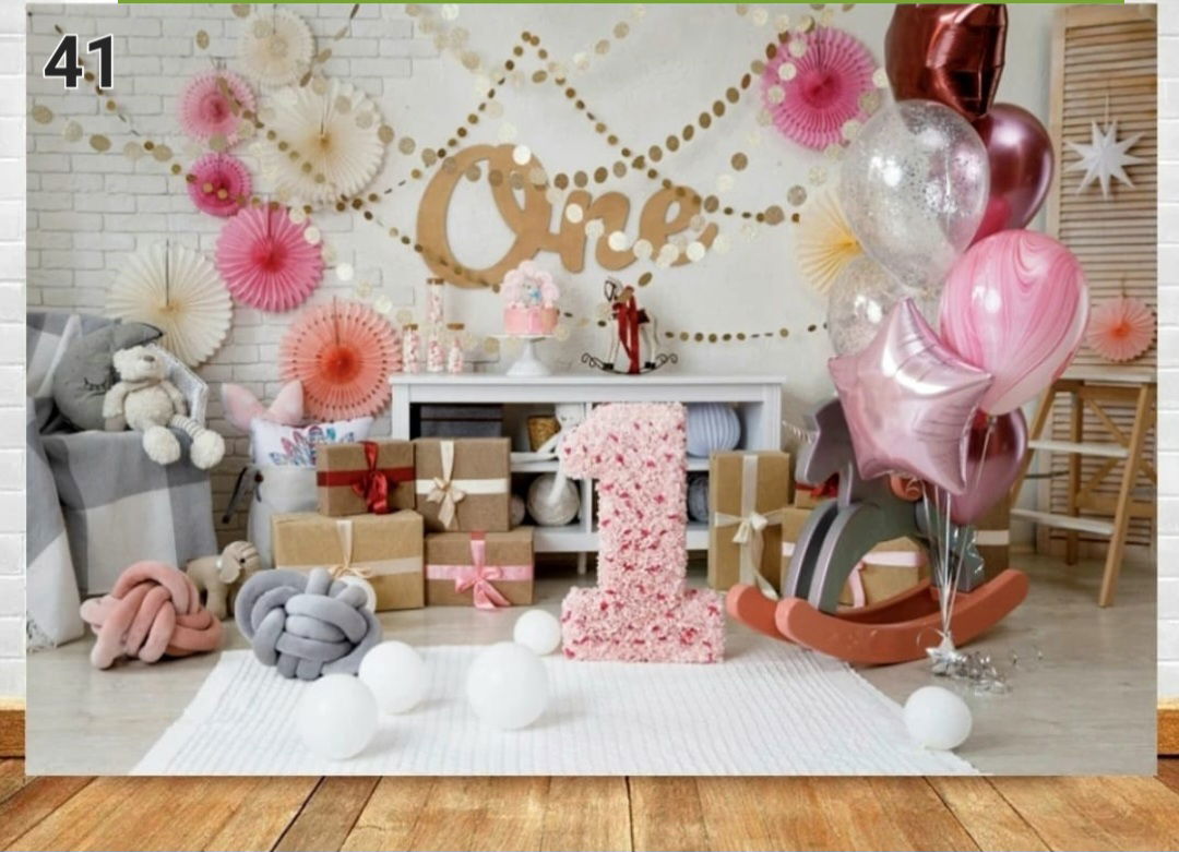 בסטודיו מגוון גדול של רקעים לבחירתכם. 