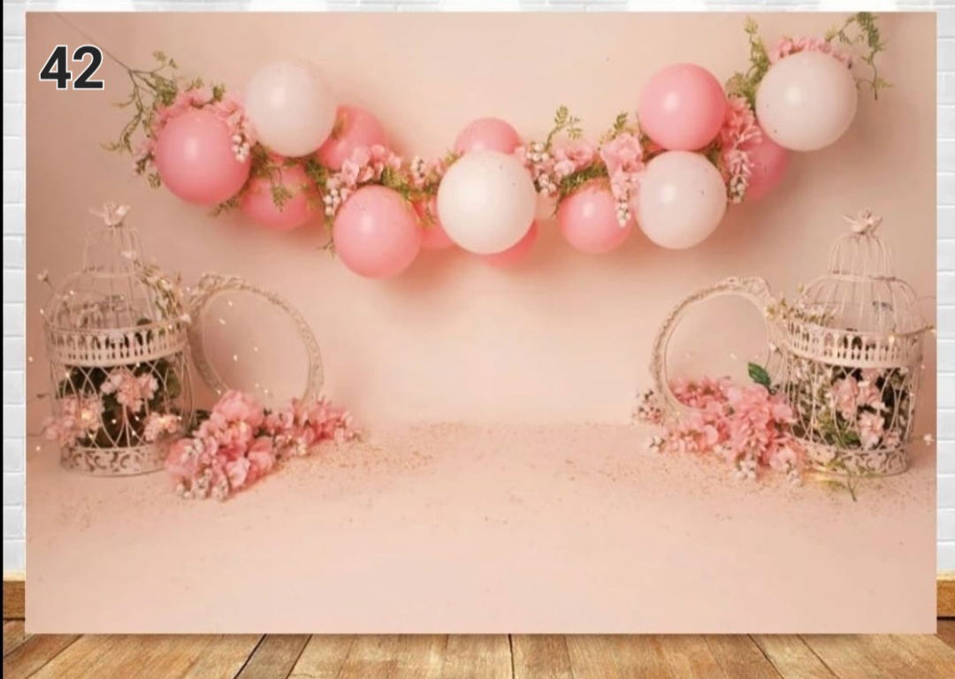 בסטודיו מגוון גדול של רקעים לבחירתכם. 