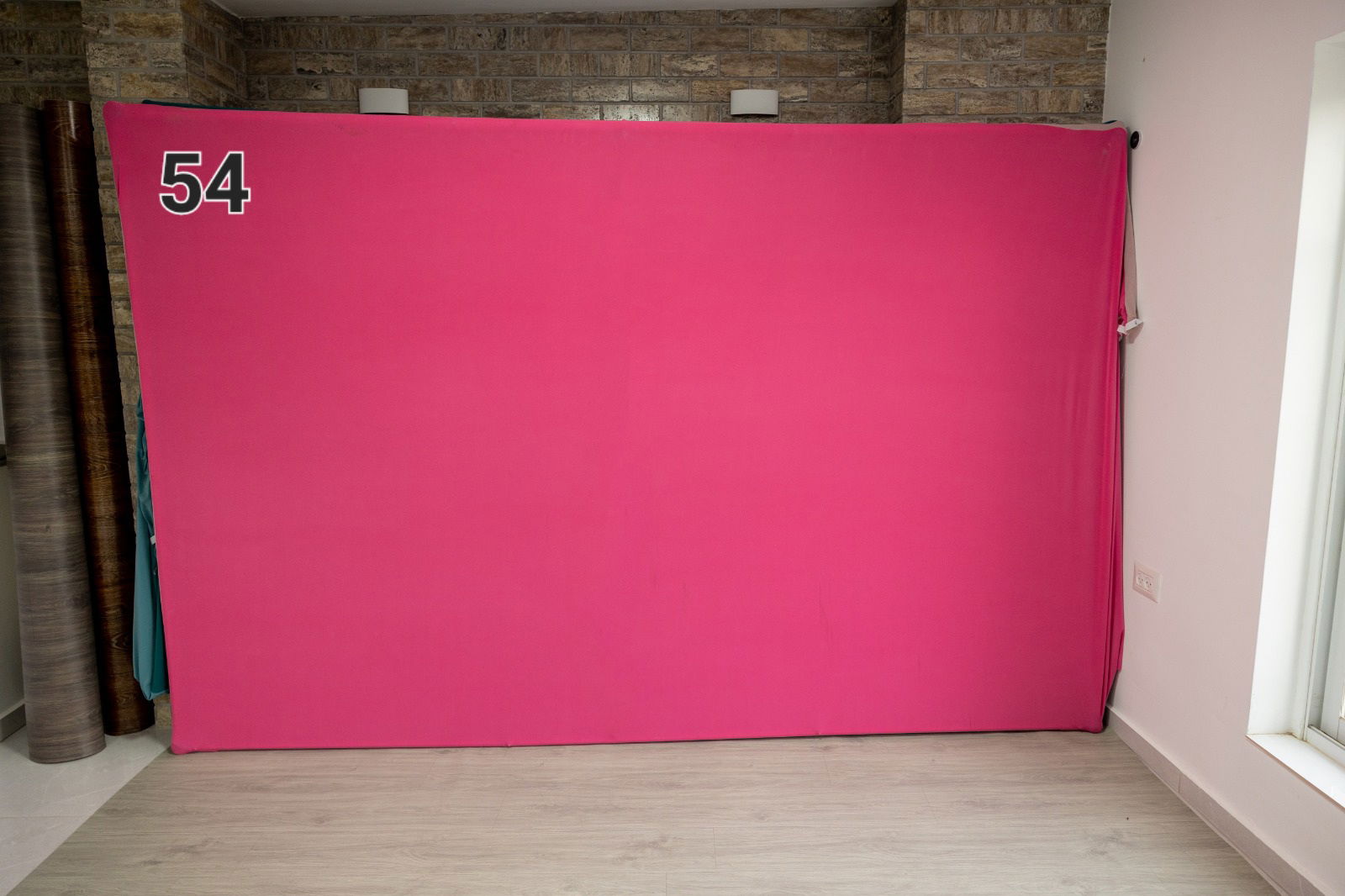 בסטודיו מגוון גדול של רקעים לבחירתכם. 