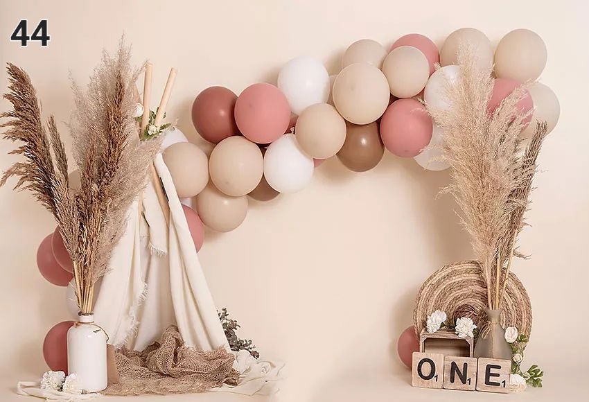 בסטודיו מגוון גדול של רקעים לבחירתכם. 