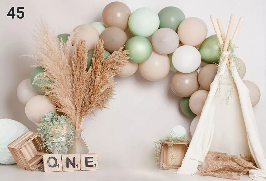 בסטודיו מגוון גדול של רקעים לבחירתכם. 