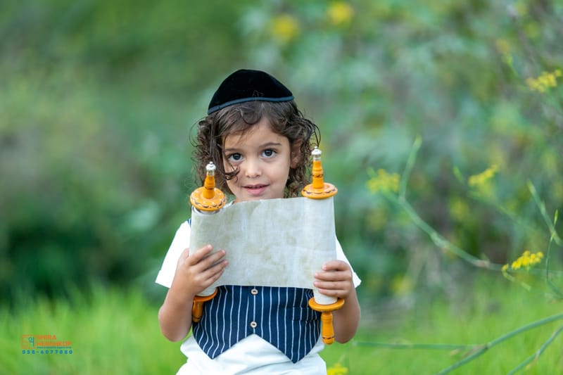 רגע לפני שהבייבי שלנו נהפך מפעוט לגבר קטנטן ניצור מזכרת בלתי נשכחת מהשיער שעוד רגע ונגזר.
