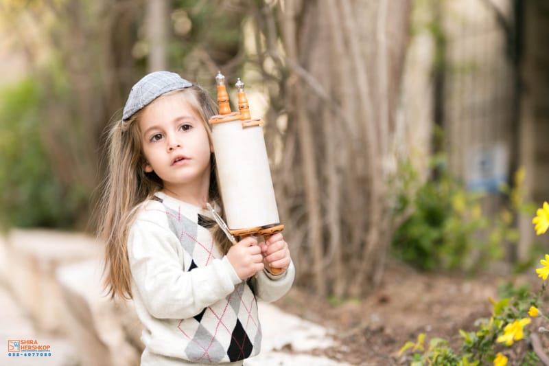 רגע לפני שהבייבי שלנו נהפך מפעוט לגבר קטנטן ניצור מזכרת בלתי נשכחת מהשיער שעוד רגע ונגזר.