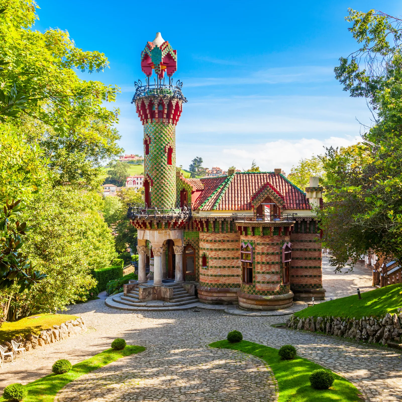 EL CAPRICHO, CONÇU PAR L'ARCHITECTE ANTONI GAUDÍ