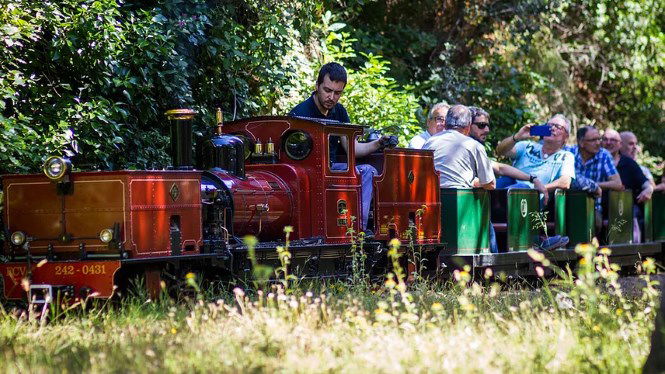 LE PARC DE L'ORENETA, SITUÉ À BARCELONE