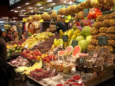 LA BOQUERIA EST L’UN DES MARCHÉS LES PLUS EMBLÉMATIQUES DE BARCELONE,