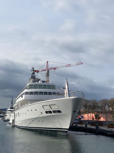 Discover the Rising Sun: An Exceptional Yacht in the Heart of Barceloneta