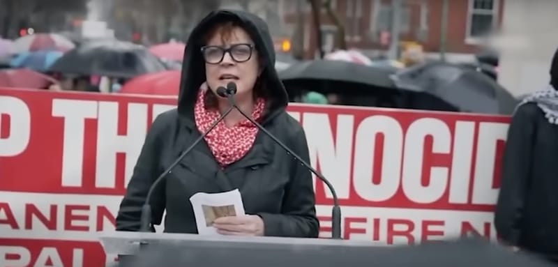 Susan Sarandon's viral speech in the rain of New York: "No one is free" #PalestinaFree