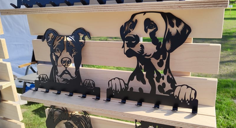 Stavitelné a rozložitelné stojany