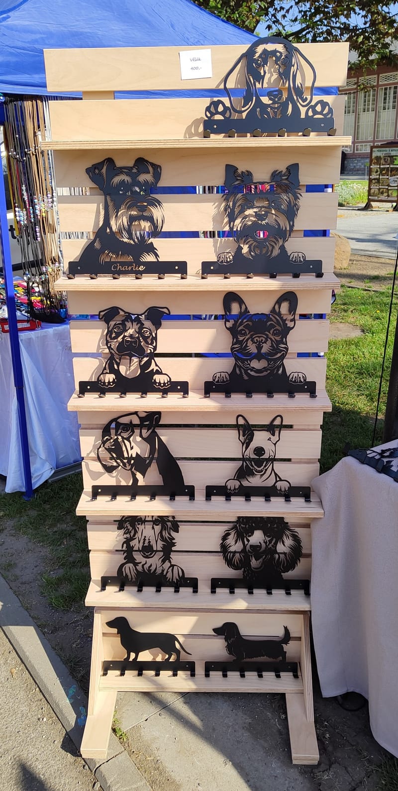 Stavitelné a rozložitelné stojany