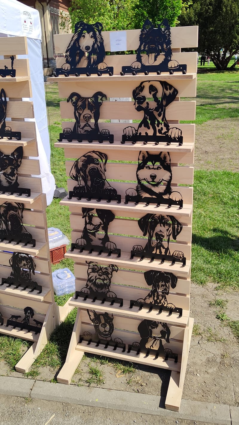 Stavitelné a rozložitelné stojany