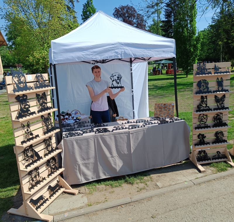 Stavitelné a rozložitelné stojany