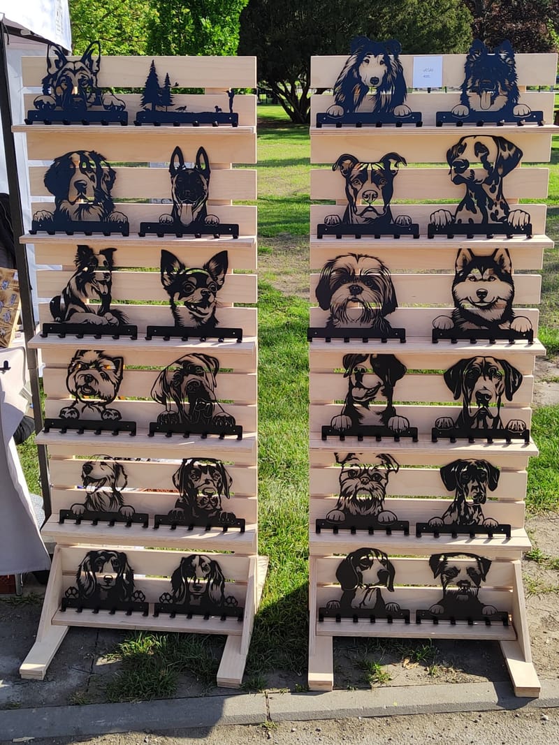 Stavitelné a rozložitelné stojany