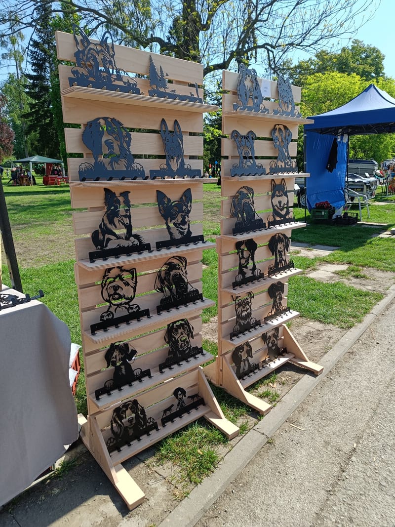 Stavitelné a rozložitelné stojany