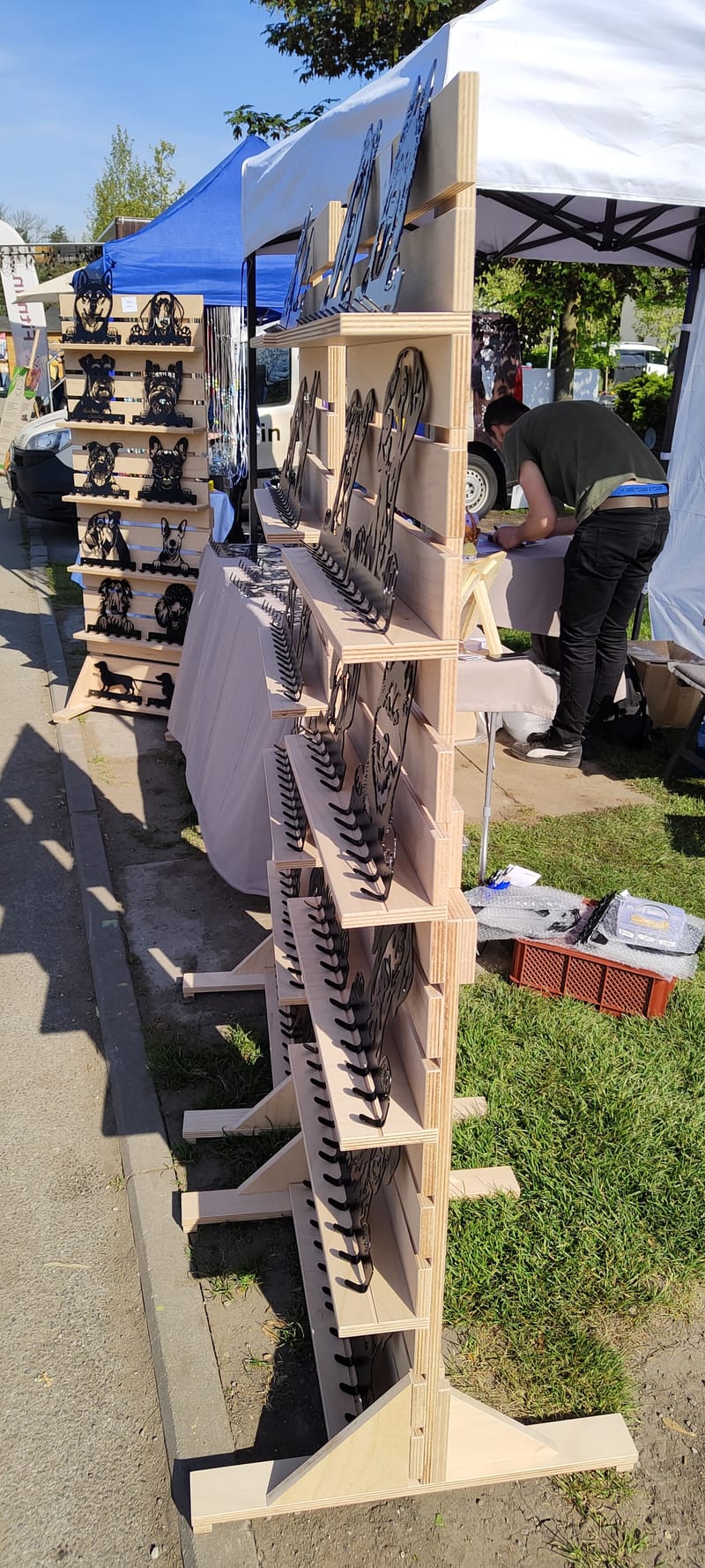 Stavitelné a rozložitelné stojany