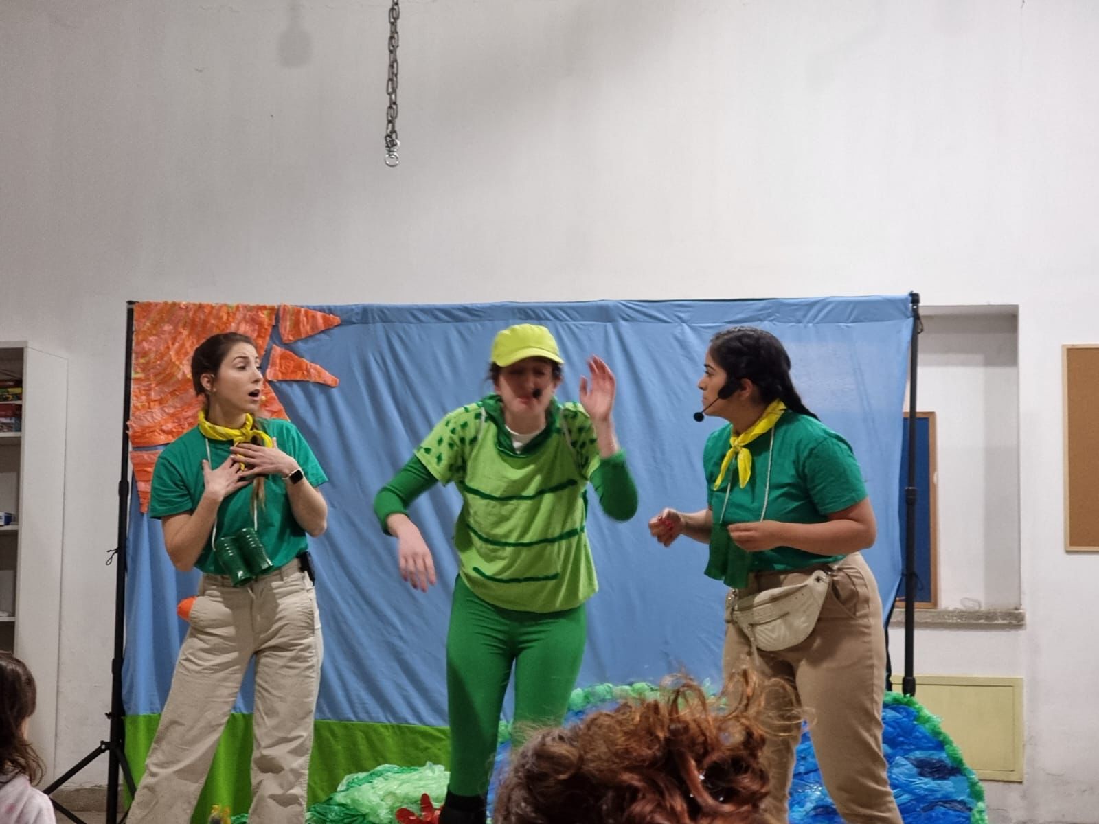 הצגה בגניגר