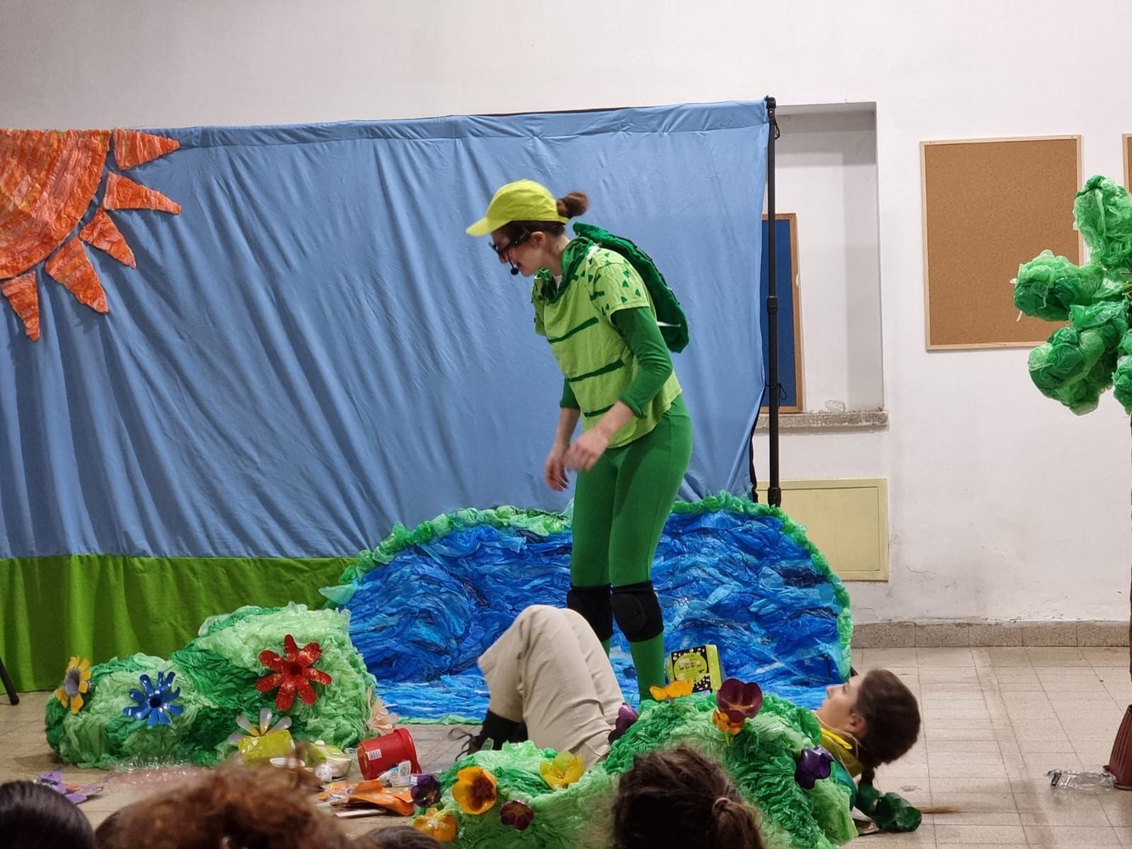 הצגה בגניגר