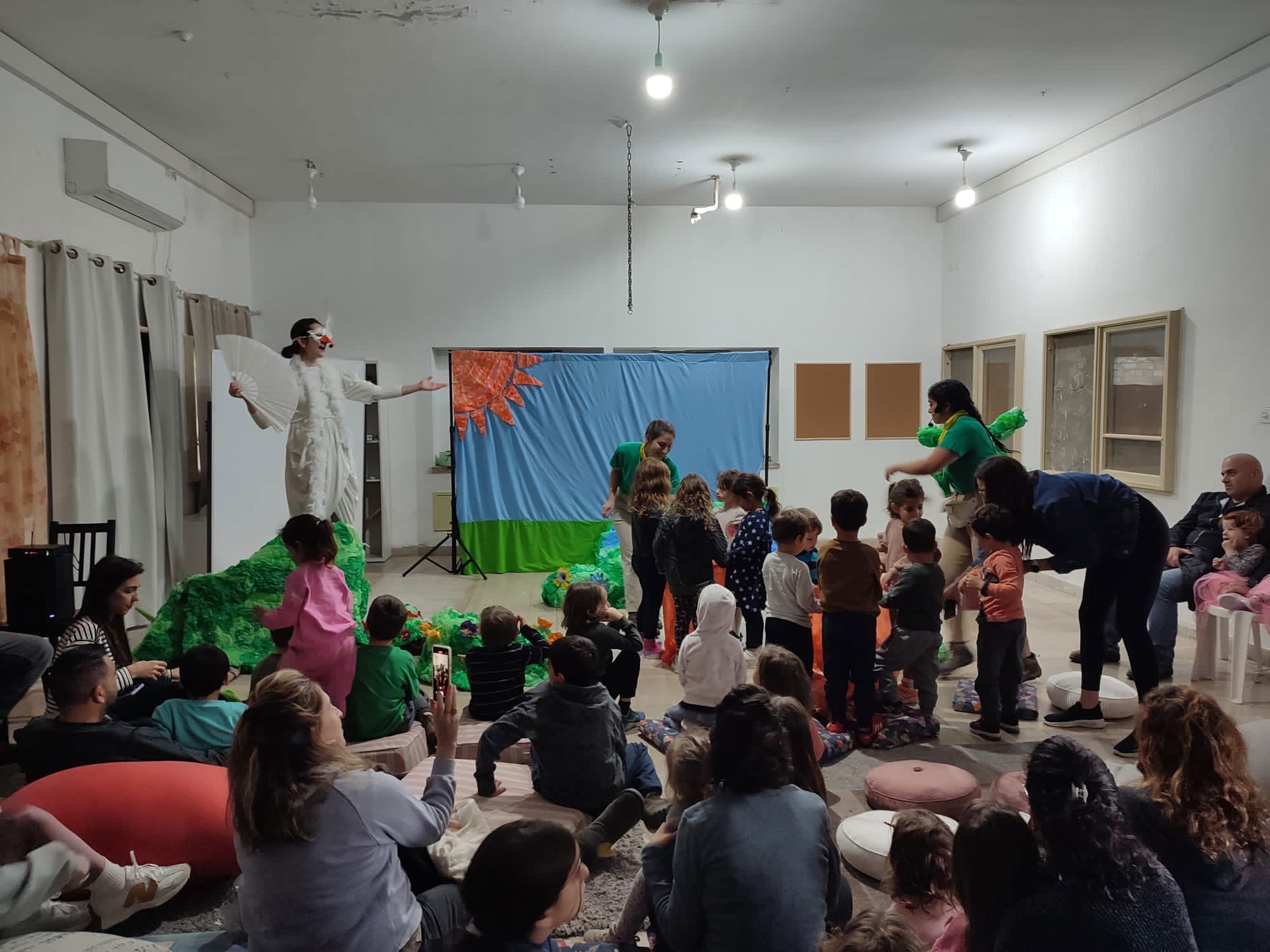 הצגה בגניגר