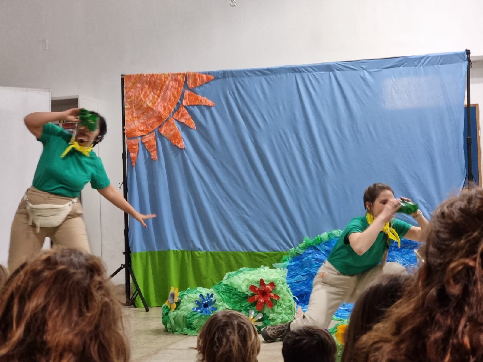 הצגה בגניגר