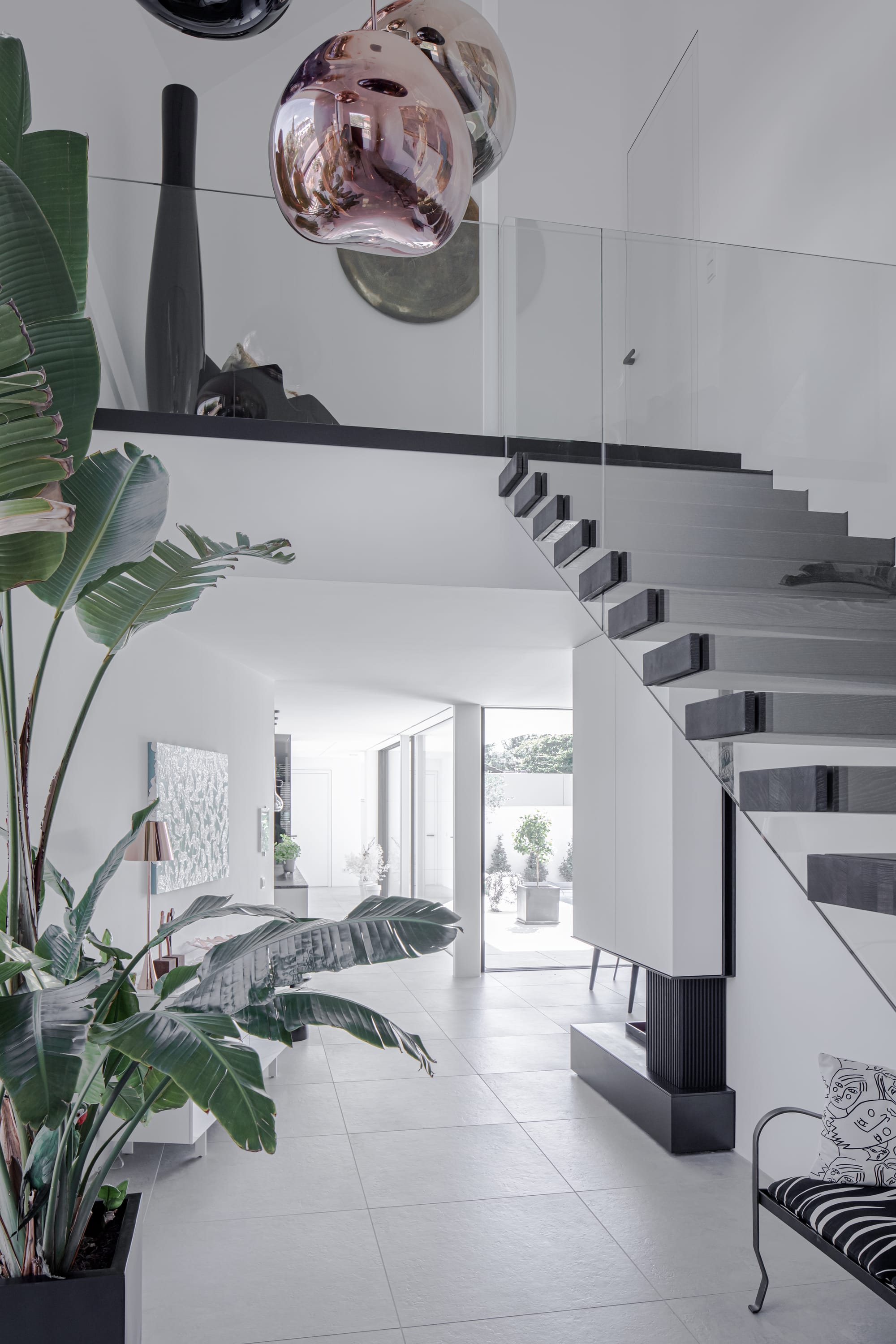 Stühle, Tische, Sofas