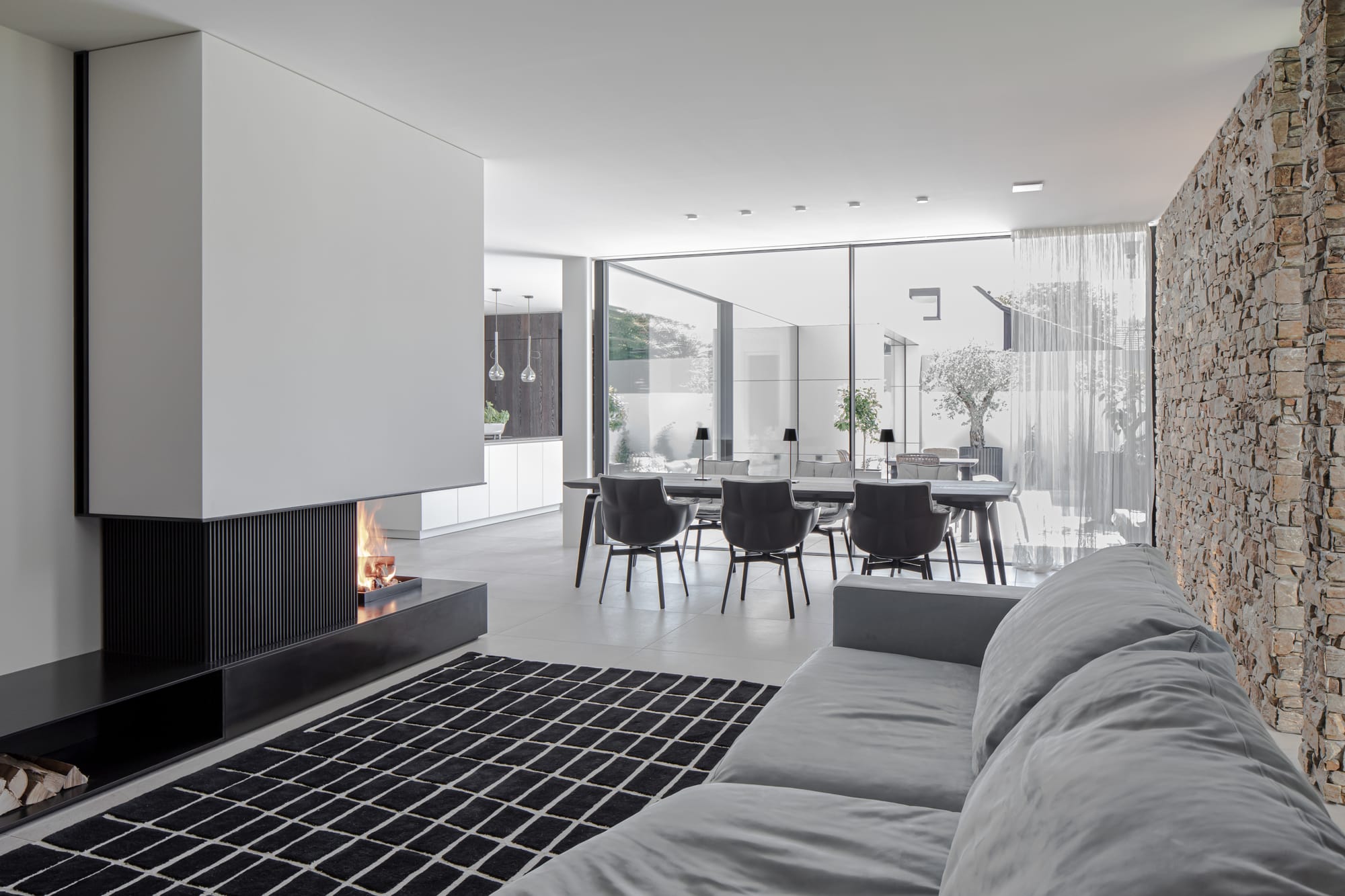 Stühle, Tische, Sofas