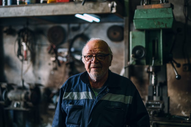 A stroll through the last remaining metal workshops in the Drapetsona area