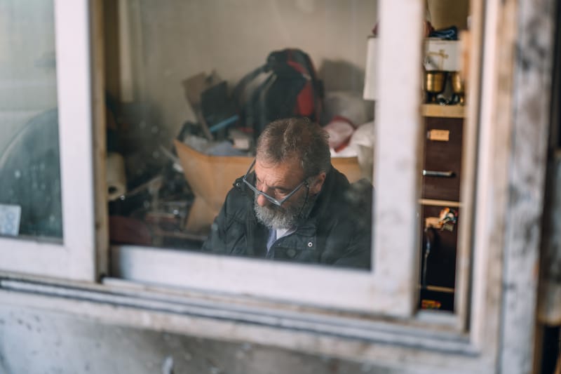 A stroll through the last remaining metal workshops in the Drapetsona area