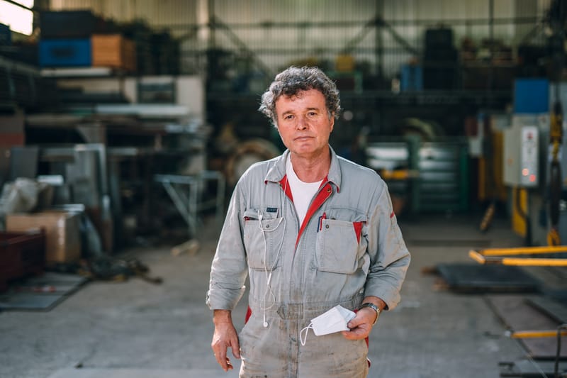 A stroll through the last remaining metal workshops in the Drapetsona area