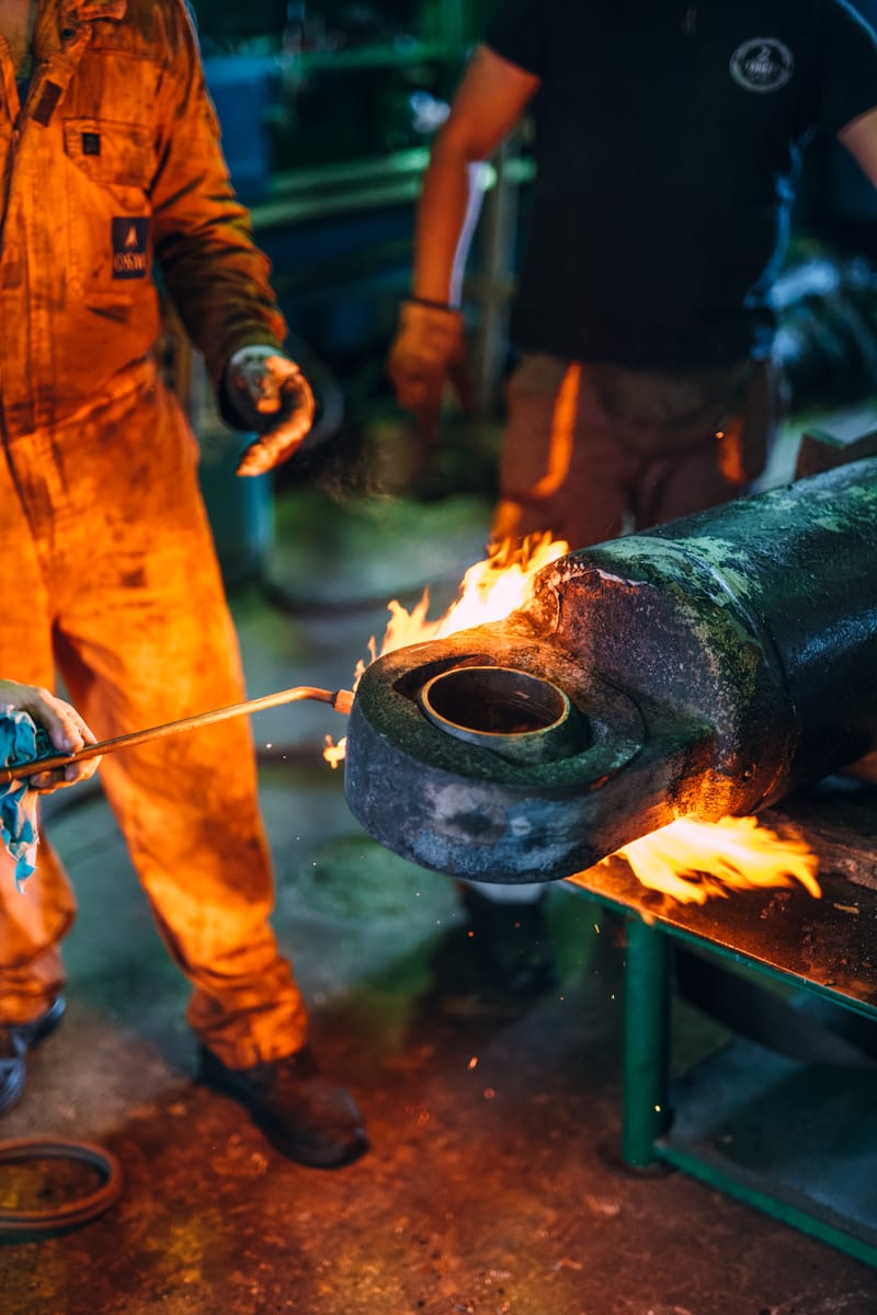 A stroll through the last remaining metal workshops in the Drapetsona area