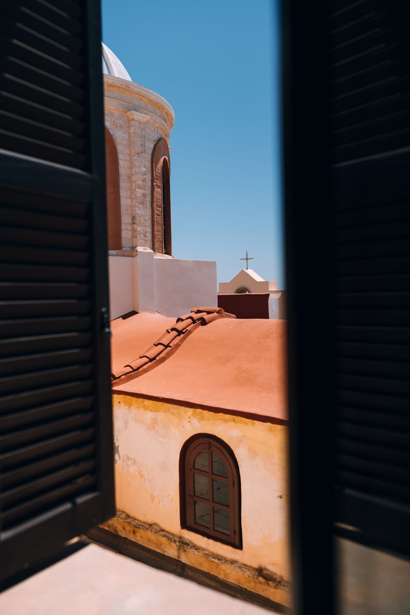 Walking through the medieval settlement of Ano Syros
