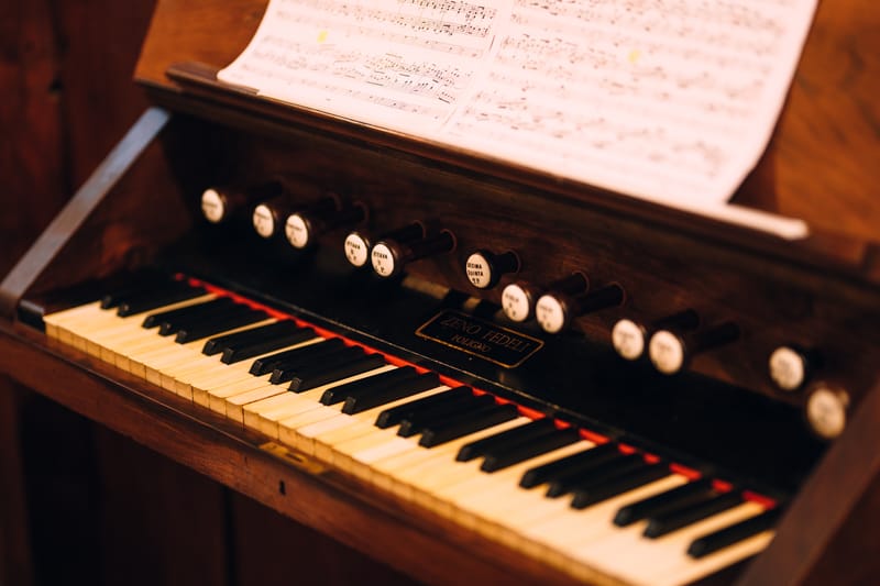 Walking through the medieval settlement of Ano Syros
