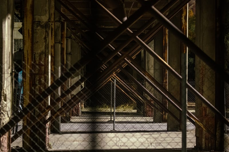 When light falls the last ships depart and the port transforms...