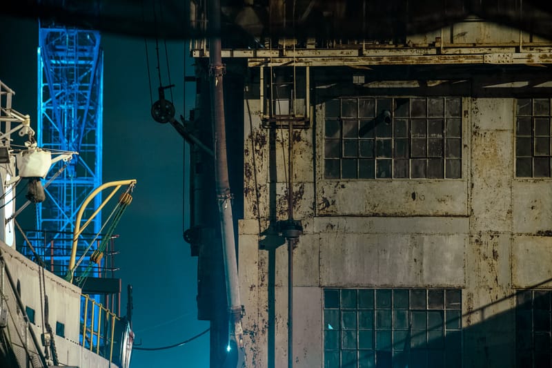 When light falls the last ships depart and the port transforms...