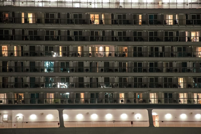 When light falls the last ships depart and the port transforms...