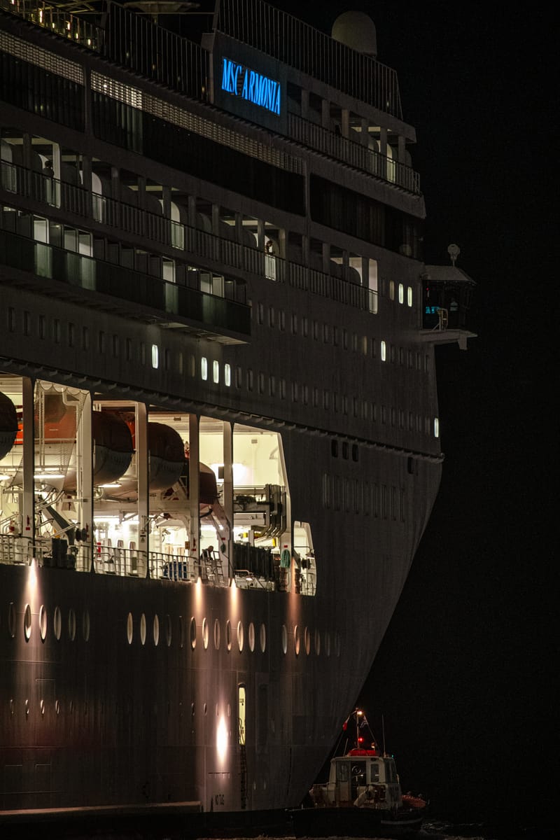 When light falls the last ships depart and the port transforms...