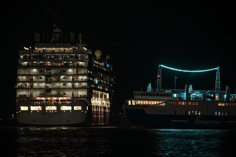 When light falls the last ships depart and the port transforms...