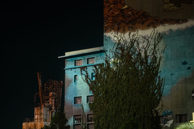 When light falls the last ships depart and the port transforms...