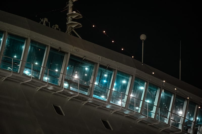 When light falls the last ships depart and the port transforms...