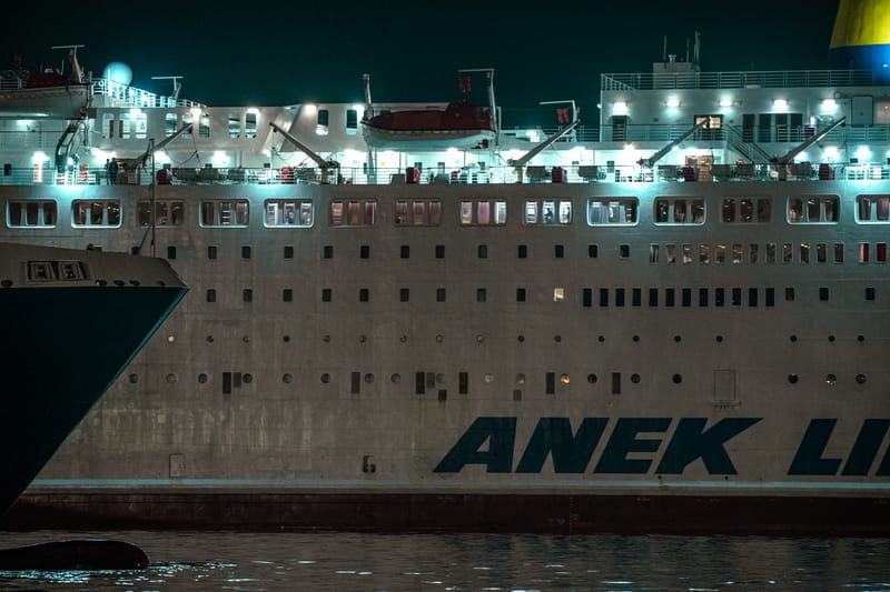 When light falls the last ships depart and the port transforms...