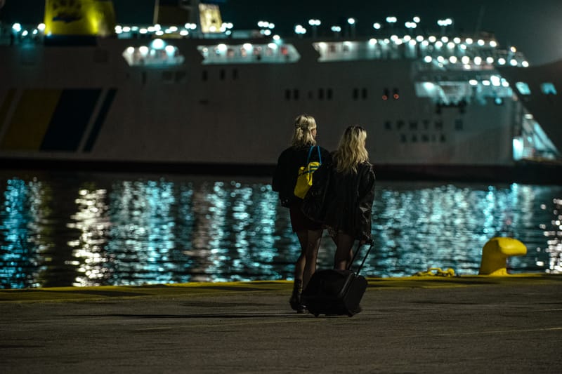 When light falls the last ships depart and the port transforms...