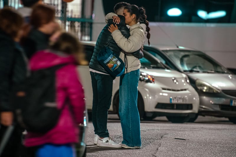 When light falls the last ships depart and the port transforms...