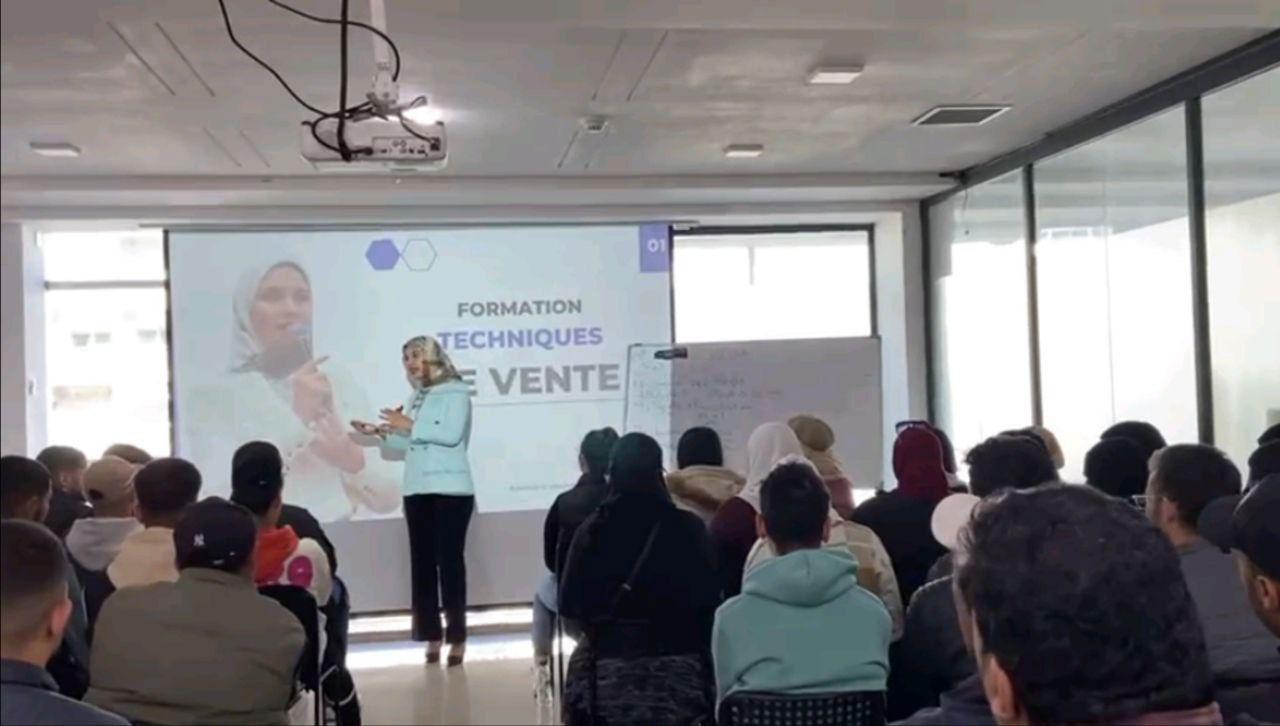 حصة تكوينية داخل الأكاديمية.. تقنيات البيع و الإقناع