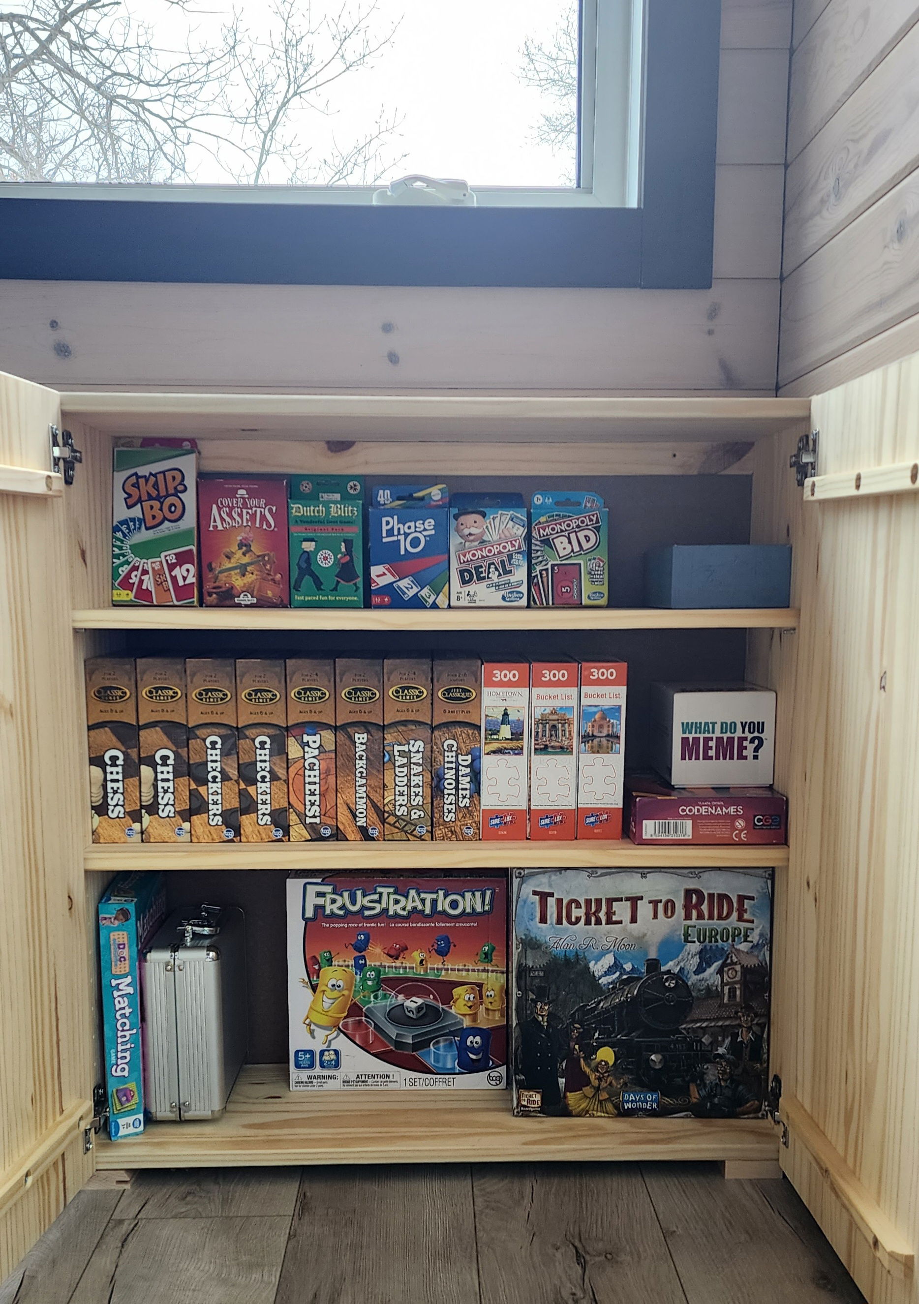 BOARDGAMES & PUZZLES